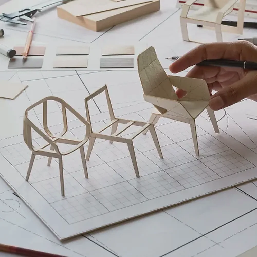 Studio progettuale di sedute e complementi d'arredo su tavola da disegno