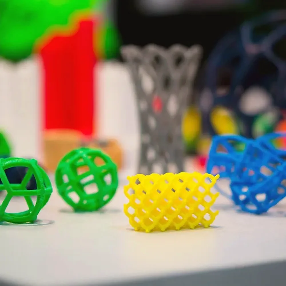 Prototipi in plastica dalle geometrie complesse realizzati in stampa 3D